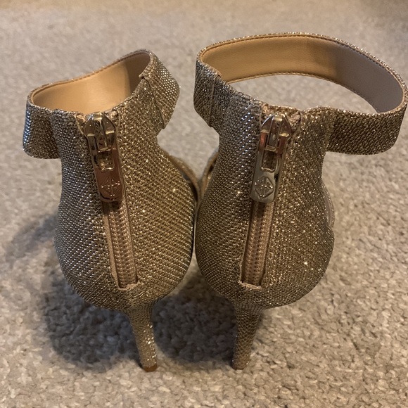 Antonio Melani size 8.5 gold glitter heels - Picture 2 of 4